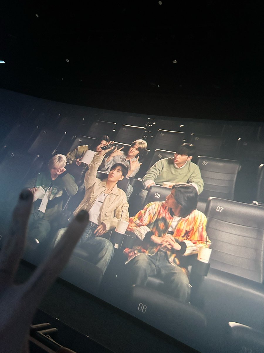 260414 [💭] 11.11 PM

*📸

project hail mary viewers