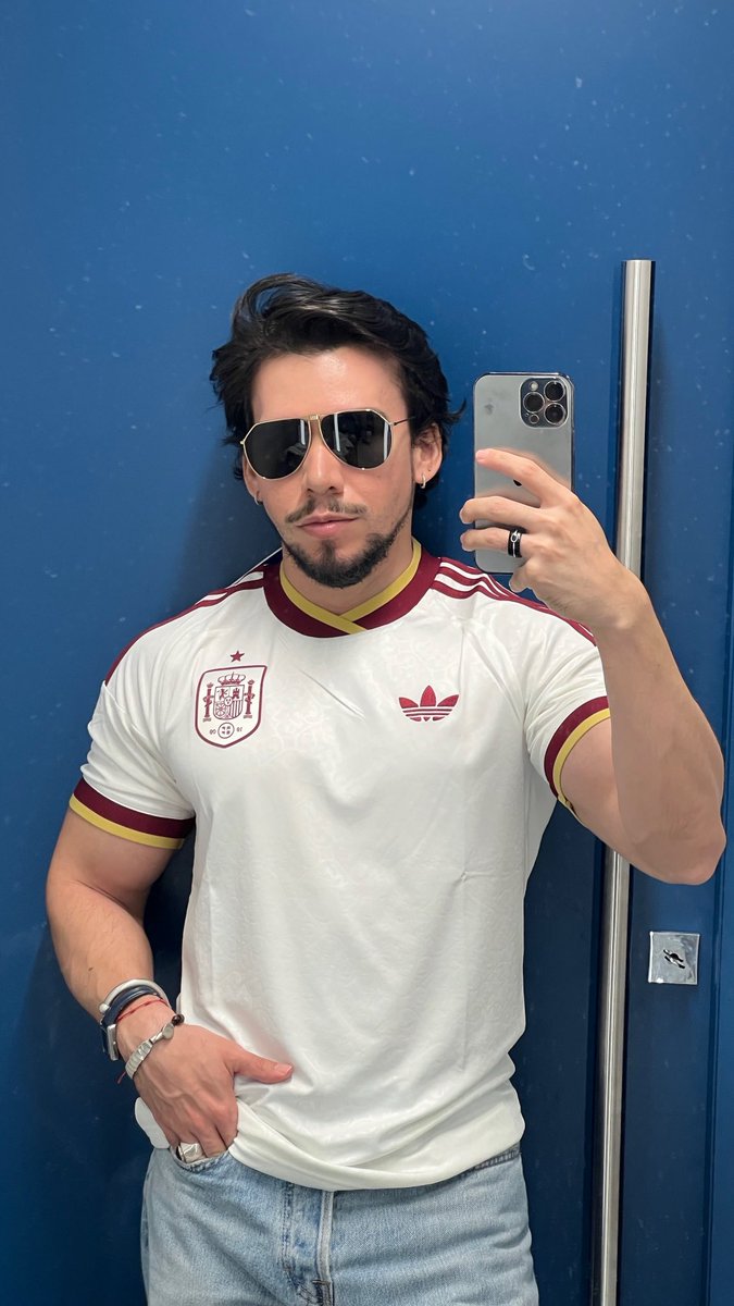 filho da Cher tweet media