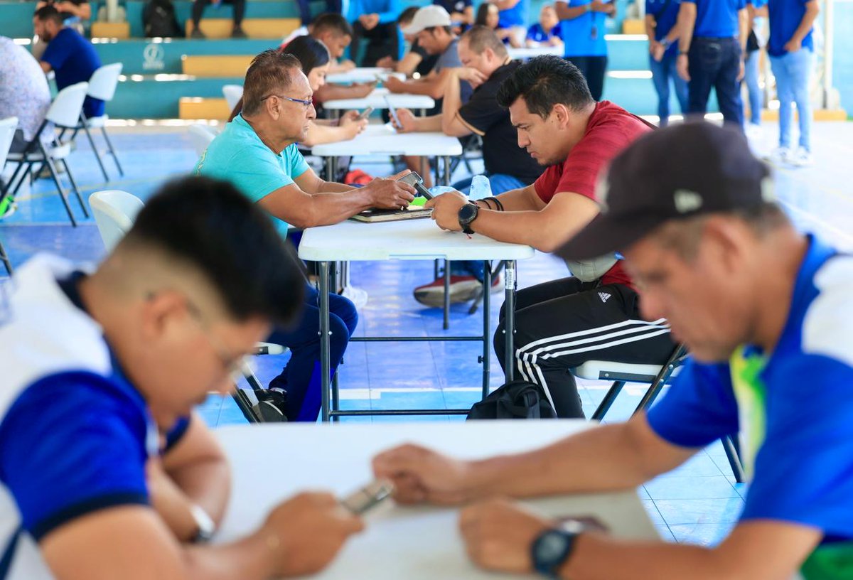 fesfut_sv's tweet photo. El Programa INDES PRO TALENT busca fortalecer la red de entrenadores a nivel nacional, mediante un proceso de formación y selección que contribuya al desarrollo del fútbol salvadoreño desde sus bases.

#INDESProTalent #FESFUT #DesarrolloDelFútbol #RedDFut https://t.co/ziFhchww9J