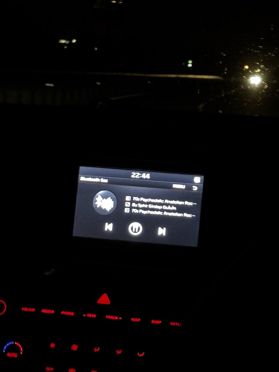 Bu şehir girdap gülüm girdapta mehtap gülüm feleğin bir suyu var su değil kezzzap gülüm yezidin harcı zulüm yiğidin burcu ölüm <a href="/FurkanK7575/">FK</a>