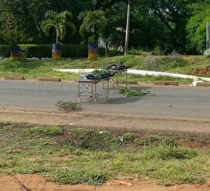 TheEniggma's tweet photo. online goons will be here in the morning praising the failed government of Kasongo on how it has handled the fuel crisis and 'improved' health when KnH nurses are on strike, a level 4 hospital in Embu looks like a cow shed and Nakuru Level 5 has only 2 doctors https://t.co/jhiUgK92fV
