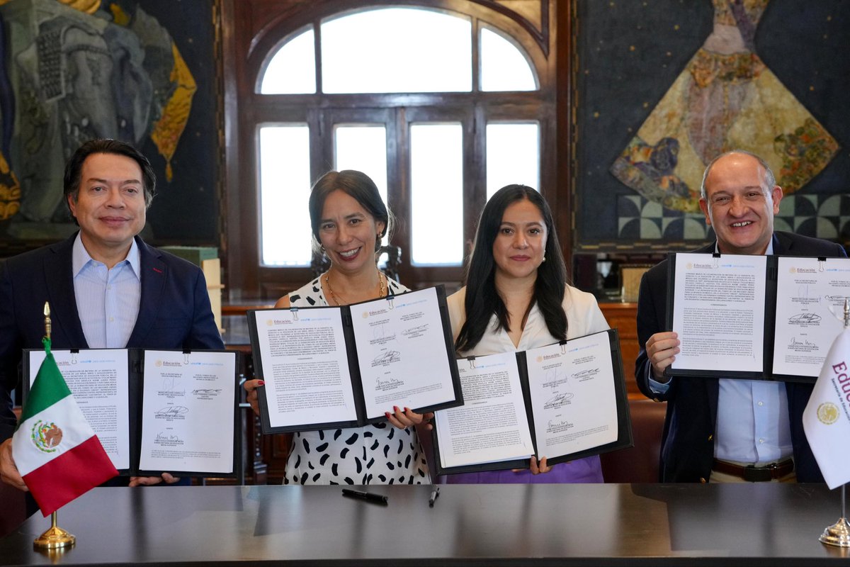 UNICEFMexico's tweet photo. Un paso más hacia el derecho pleno a la educación. Hoy firmamos un convenio con la @SEP_mx para que niñas, niños y adolescentes permanezcan en la escuela, aprendan y desarrollen todo su potencial. https://t.co/q4t2gNLz2K