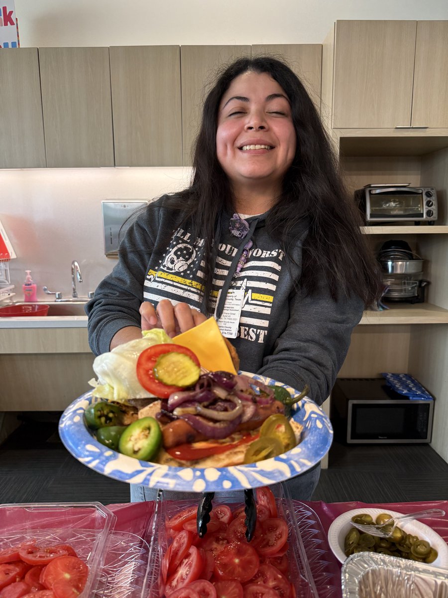 AAPOATEXAS's tweet photo. Today, we celebrated National Public Safety Telecommunications Week by providing lunch to our amazing dispatchers. It is a small gesture to thank them for their hard work &amp; dedication.
Shout out to @HCSOCPAAA for doing the cooking! https://t.co/RmzBfYZvPo