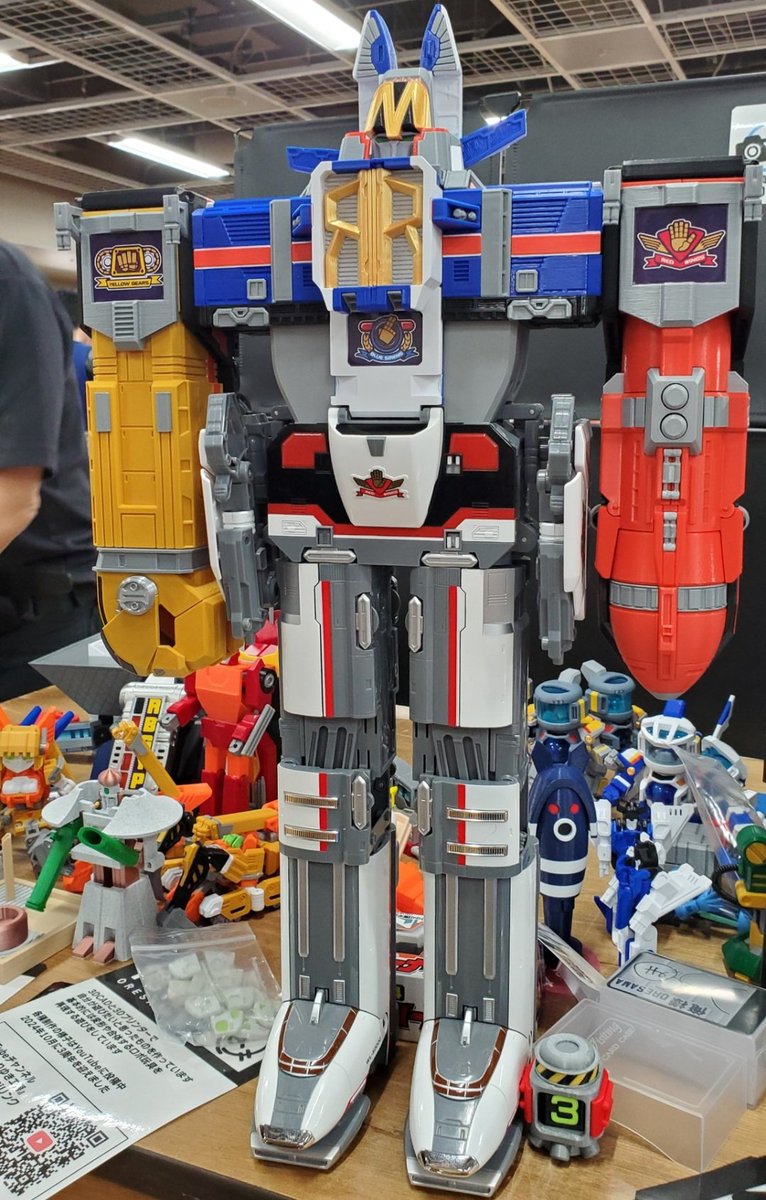 AssGobots's tweet photo. As multiple people have pointed out, Japanese fan and toy designer, @oresamakoubou was able to make it real using a 3d printer based on the prototype images and concept art; and it looks so awesome. https://t.co/hwTVYSvVnv