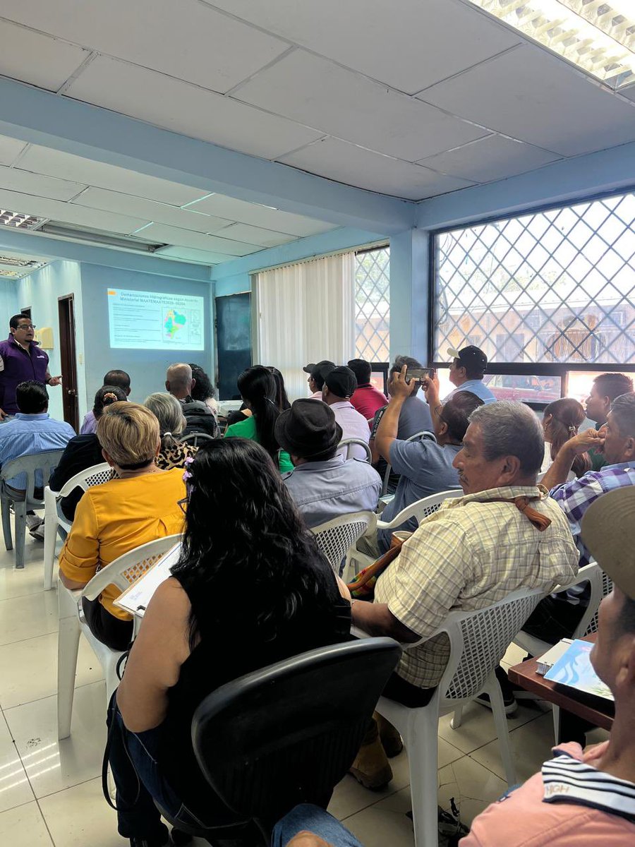 MAE_Zonal4's tweet photo. 💧 #Jipijapa 📍🌿

Nuestro personal de la Oficina Técnica de Jipijapa realizó la socialización y aplicación del Acuerdo Ministerial Nro. MAE-MAE-2026-0028-AM 📄, dirigido a las juntas administradoras de agua potable y riego, así como a organizaciones comunitarias 🤝. https://t.co/Nn51Gz1Gpw
