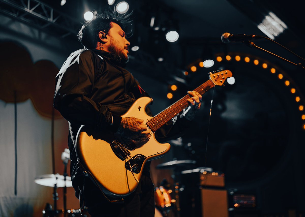 Frank Iero Hourly (@frnkierohourly) on Twitter photo 