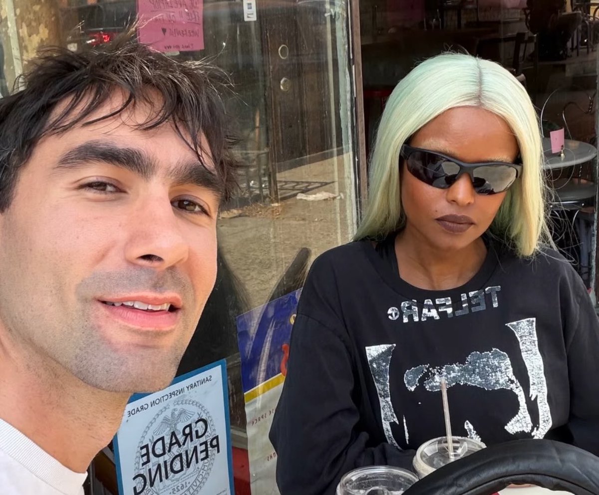 ከለላ tweet media