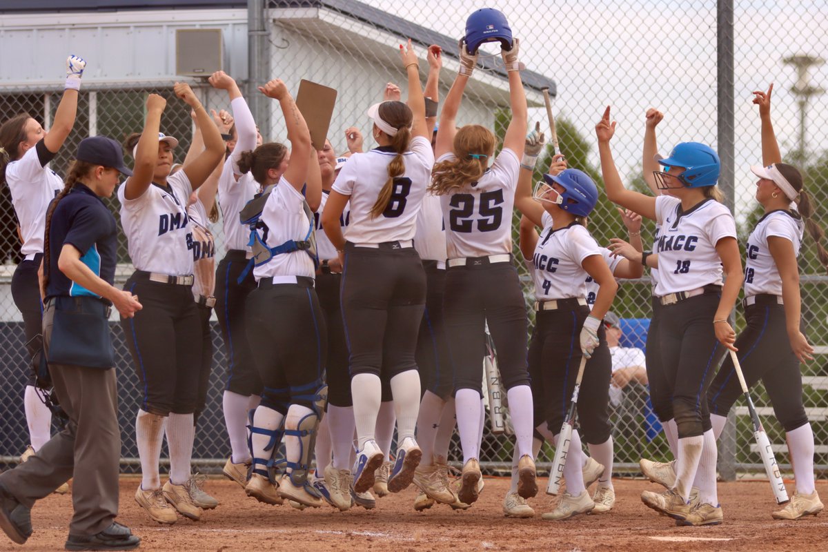 icaree__'s tweet photo. DMACC Softball Morgan Neuroth HR #2 
vs Northeast Iowa 
@DMACCsoftball @MorganNeuroth https://t.co/rqbRn5Vgp3