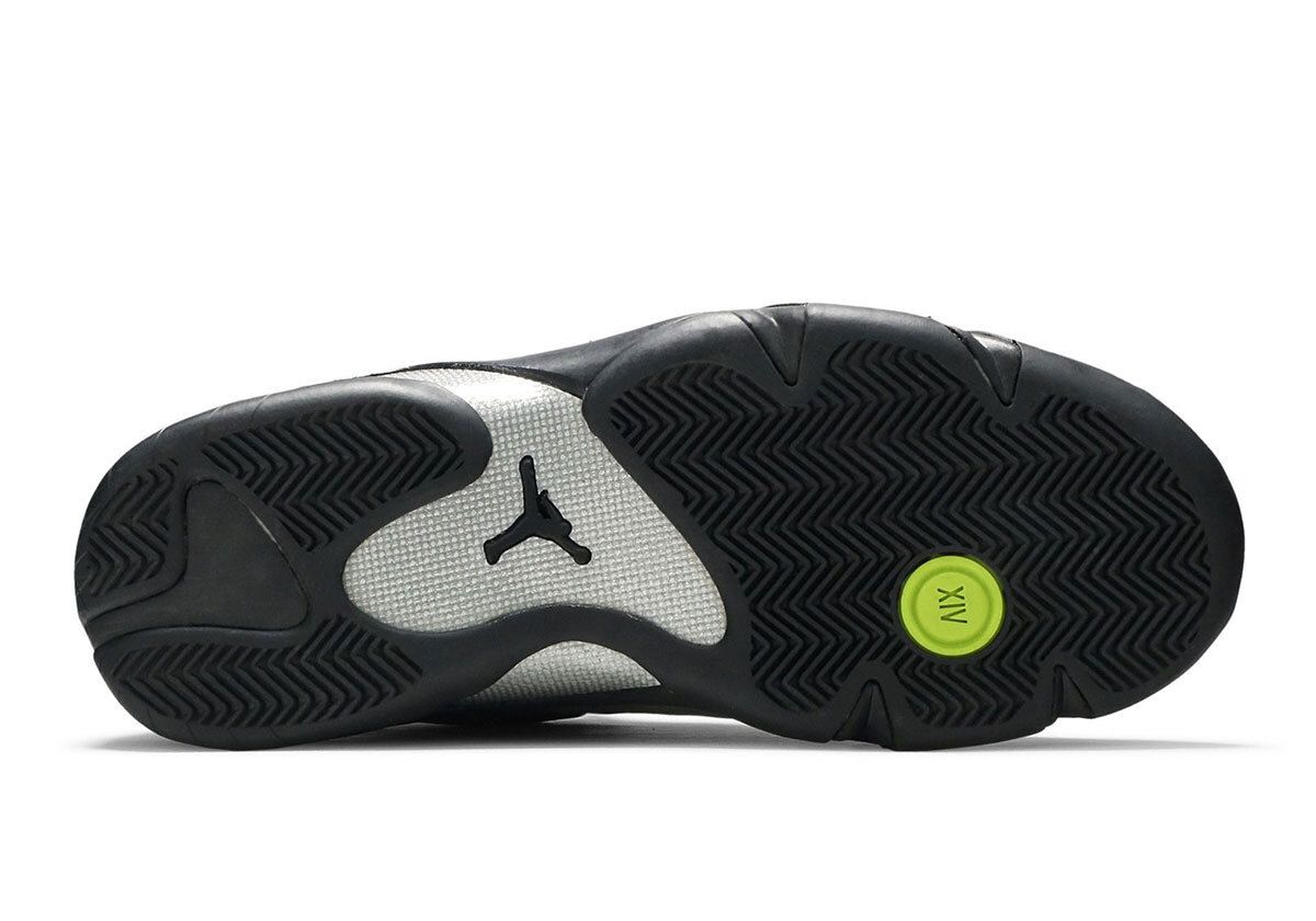 Sneaker News tweet media