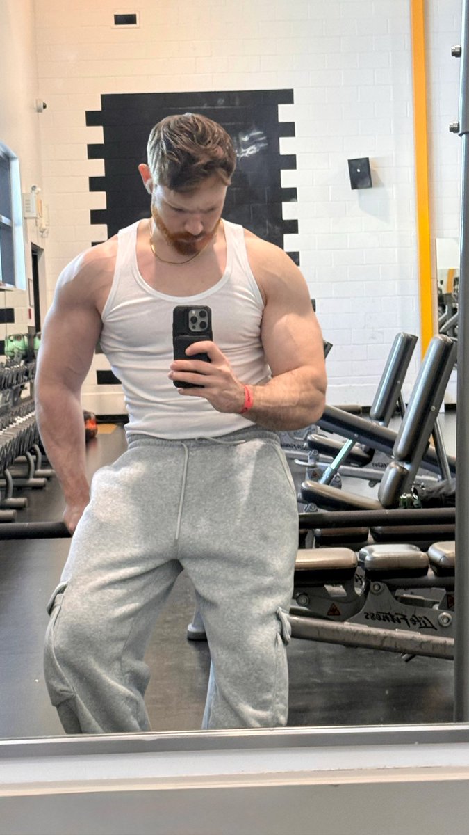 maxivillion's tweet image. Lift heavy, flirt heavier. Some fun gym dumb! #gym #gymbuddy  #workout #fitness #ginger