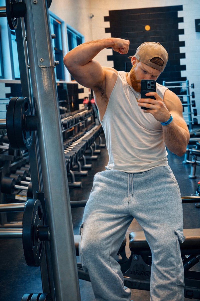 maxivillion's tweet image. Lift heavy, flirt heavier. Some fun gym dumb! #gym #gymbuddy  #workout #fitness #ginger