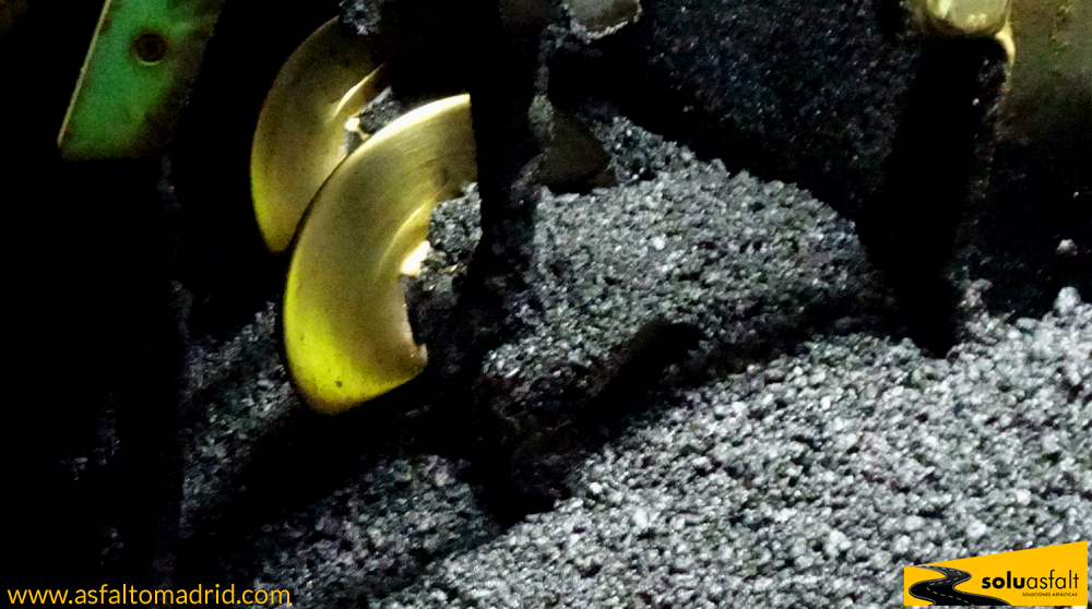 Soluasfalt's tweet photo. #asfalto #asfaltomadrid #obraspublicas #pavimentación #asfaltar #garajes #parking #aparcamientos #impermeabilizacion #resina #fresado #grietas #sellado #pistas #pistasdeportivas
👇
https://t.co/FJ3fx58BsZ https://t.co/e25seygaNf