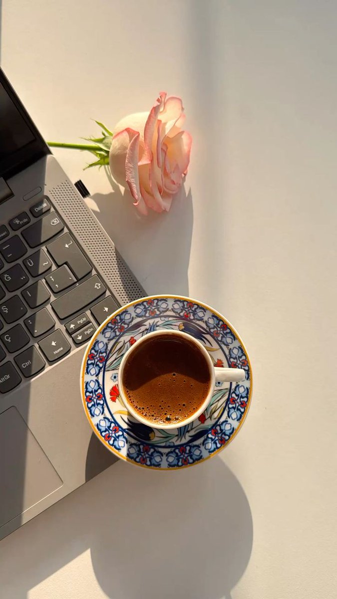 كسرةٌ من خبزٍ تأكلها في رضى وهدوء ، 
خيرٌ من وليمة تأكُلها و أنت قَلِق ..🌟