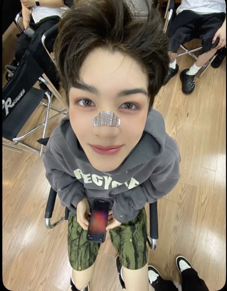 snwlinoo's tweet photo. And yea he’s so extremely serious to me. https://t.co/H9PTSriHaE
