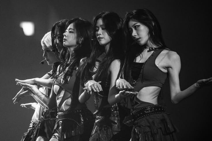 mih jurídico itzy tweet media