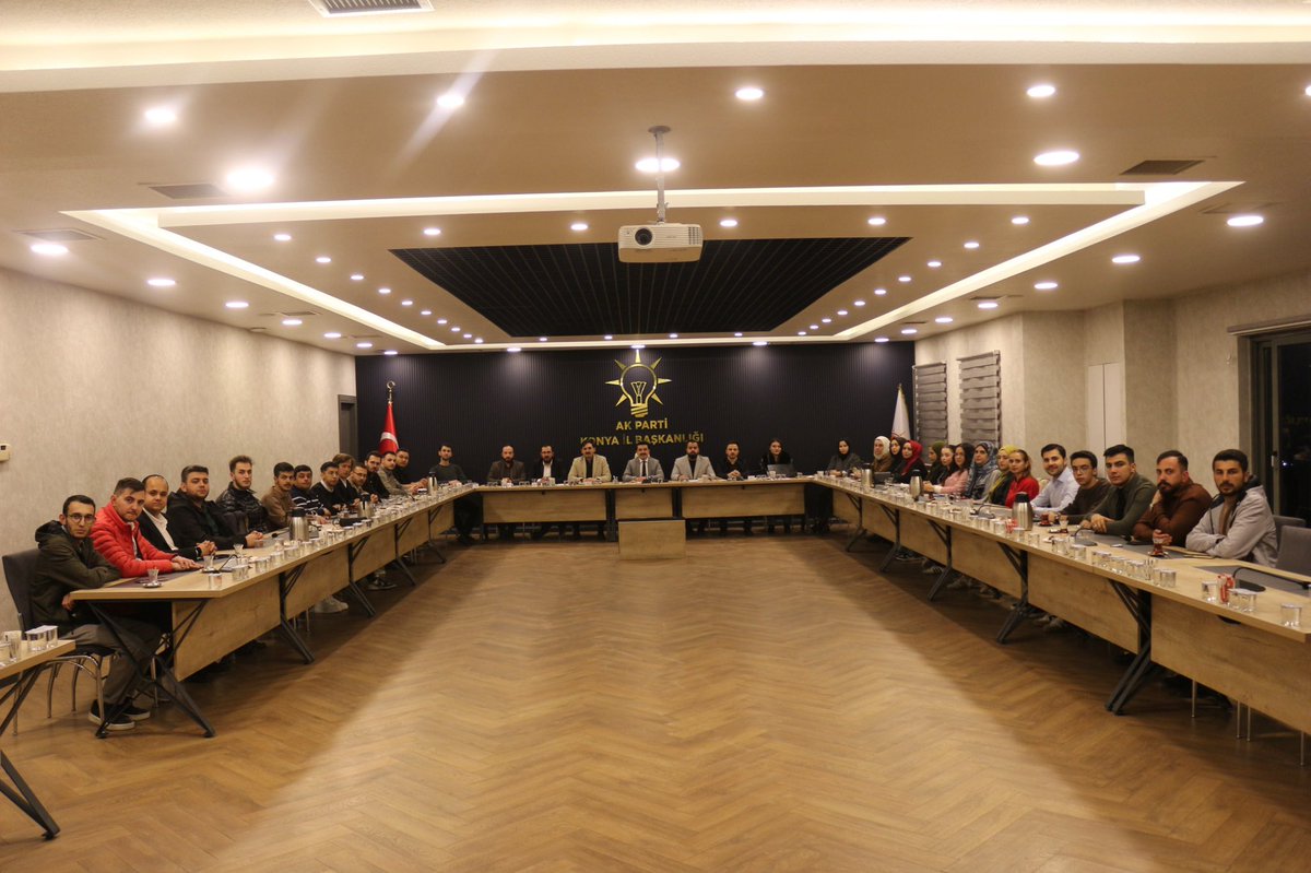 akgenclikkonya_'s tweet photo. Haftalık Olağan Yönetim Kurulu Toplantımızı, İl Gençlik Kolları Başkanımız @avibrahimkelek ’in Başkanlığında gerçekleştirdik. https://t.co/NQYoERSP4j