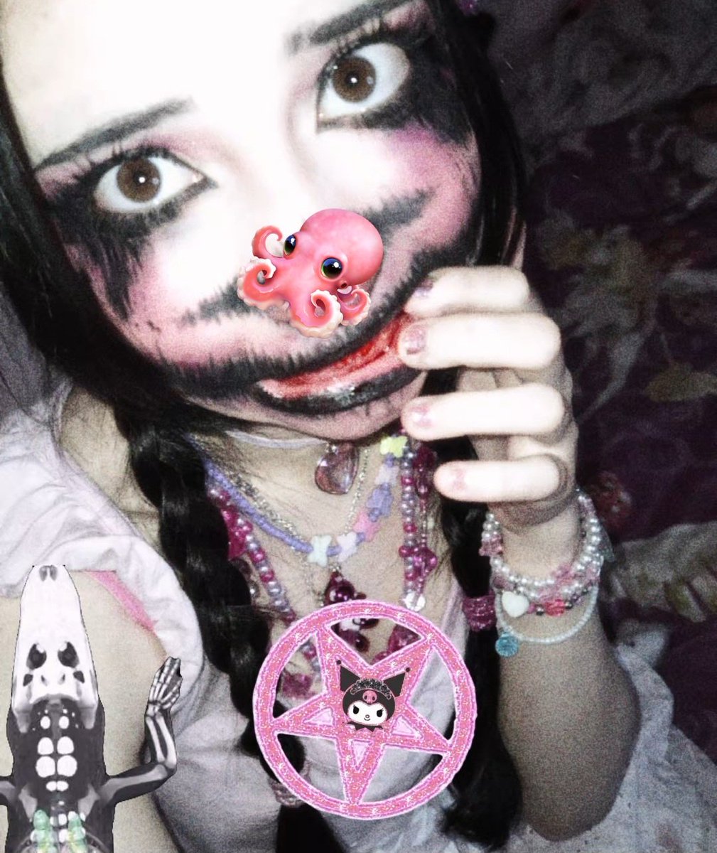 AlienMambr74578's tweet image. im #possesion1981 #teeth