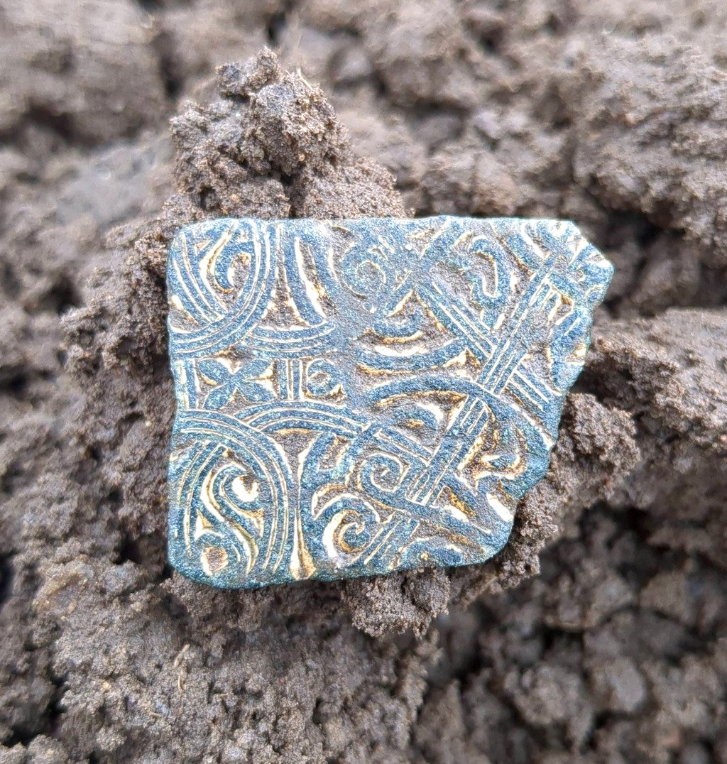 _Treasure_Kings's tweet image. After a long break Danish 🇩🇰 detectorist Mikal Rasmussen returns to the field and hits two great Viking #metaldetecting finds:

-- Viking casket mount (skrinbeslag)
-- Beautifully preserved bird fibula 🐦

#find #Viking