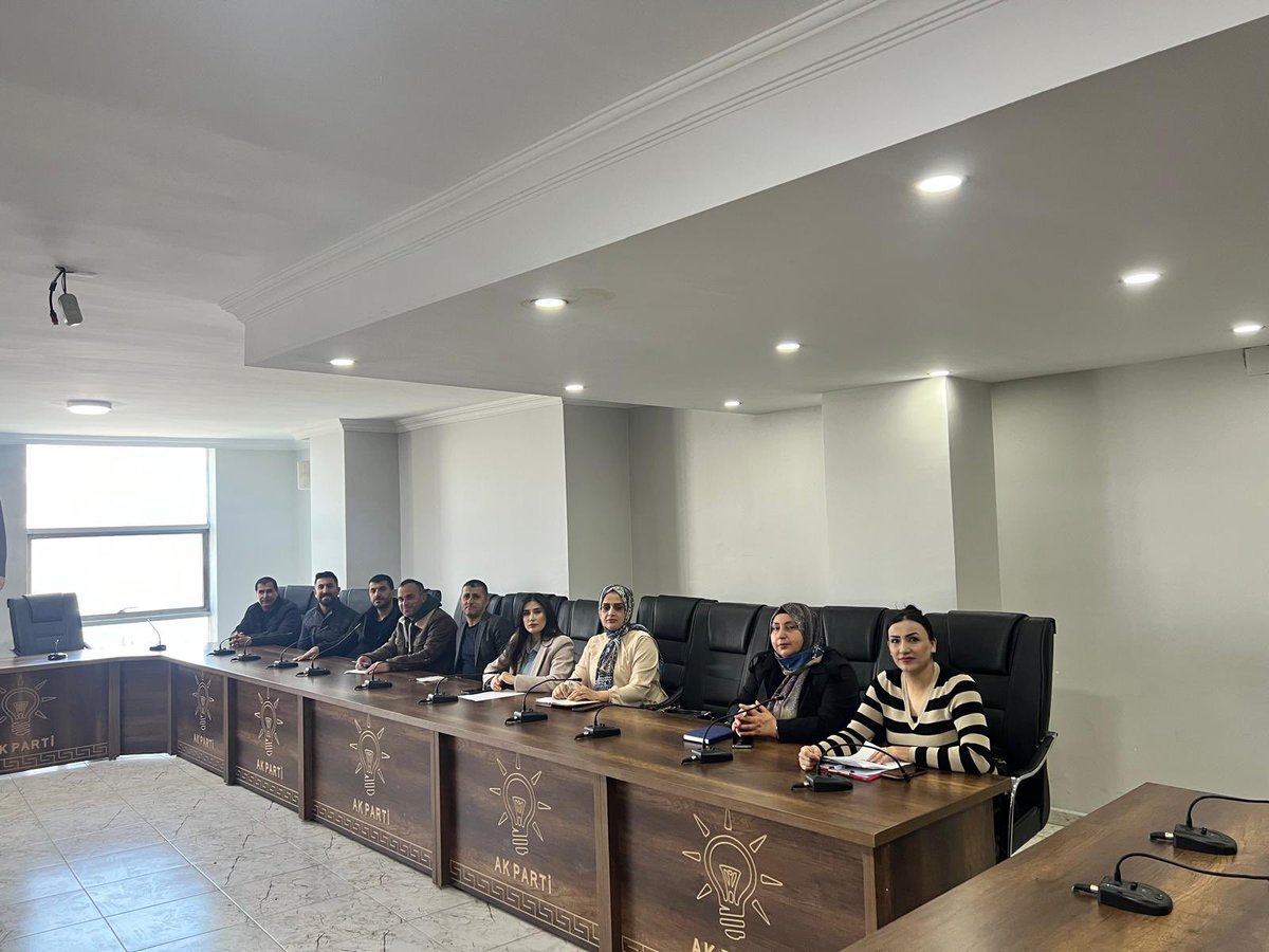 İlçe başkanımız Sn <a href="/BurhanYASAR30/">Burhan YAŞAR</a> Riyasetinde haftalık yönetim kurulu toplantımızı icra ettik. Hayırlara vesile olsun inşallah. <a href="/RTErdogan/">Recep Tayyip Erdoğan</a> <a href="/abuyukgumus/">Ahmet Büyükgümüş</a> <a href="/MustafaAlkayis/">Av. Mustafa Alkayış</a> <a href="/acarfaruka/">Faruk Acar</a> <a href="/byildiz63/">Bahattin Yıldız 🇹🇷</a> <a href="/KayaZeydin/">Av. Zeydin KAYA</a> <a href="/Hakem077Ya/">Yakup Aktaş</a> <a href="/OrhanAziz44640/">Aziz Orhan</a> <a href="/behcet_agrali/">BEHÇET AĞRALİ</a> <a href="/MuratTnc_30/">Murat Tunç</a> <a href="/M_ZekiKaraman30/">Mehmet Zeki KARAMAN</a>