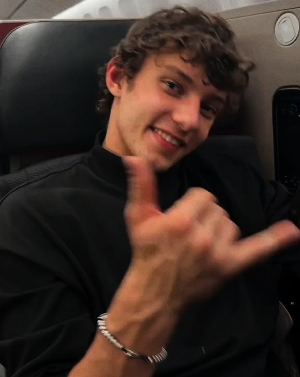 ¹² tweet media