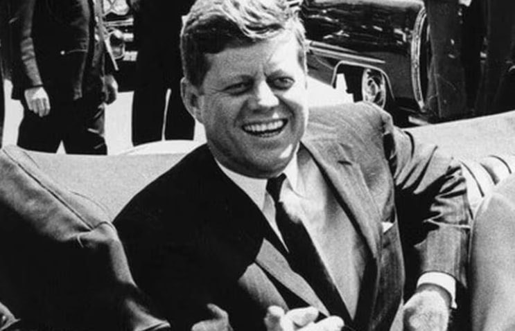 Q RIGHT SCOPE tweet media