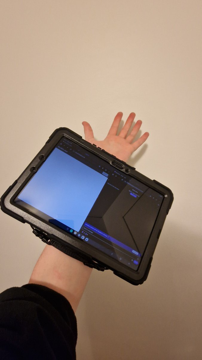 Barboron's tweet image. With #Gamescom getting closer, I decided to buy a tablet to make it easier to manage the streaming gear, and watch chat whilst I IRL stream it. My slim arms means I can easily strap it to my forearm 😅 #IRL #streaming