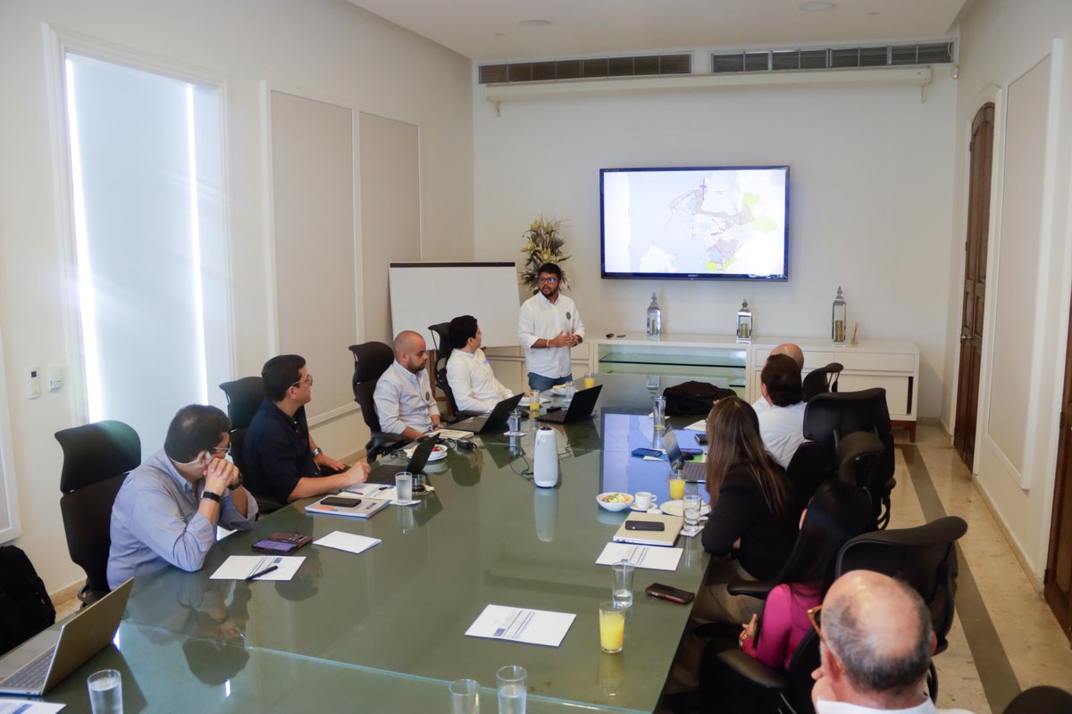 PlaneacionCTG's tweet photo. Hoy, nuestro secretario de Planeación,  @EmilioMolina09, dio a conocer a la Junta Directiva de Camacol Bolívar los avances en la formulación del Plan de Ordenamiento Territorial (POT) de Cartagena. 🏙️

📌 En este encuentro, presentó la propuesta del modelo de ocupación del territorio, así como las áreas de actividad y los tratamientos urbanísticos.

👂Para la administración del alcalde @dumek_turbay es fundamental escuchar a los gremios y a todos los actores del territorio, para construir una Cartagena más organizada, sostenible y equitativa. ✨ #ElPOTAvanza #CadaVozCuenta