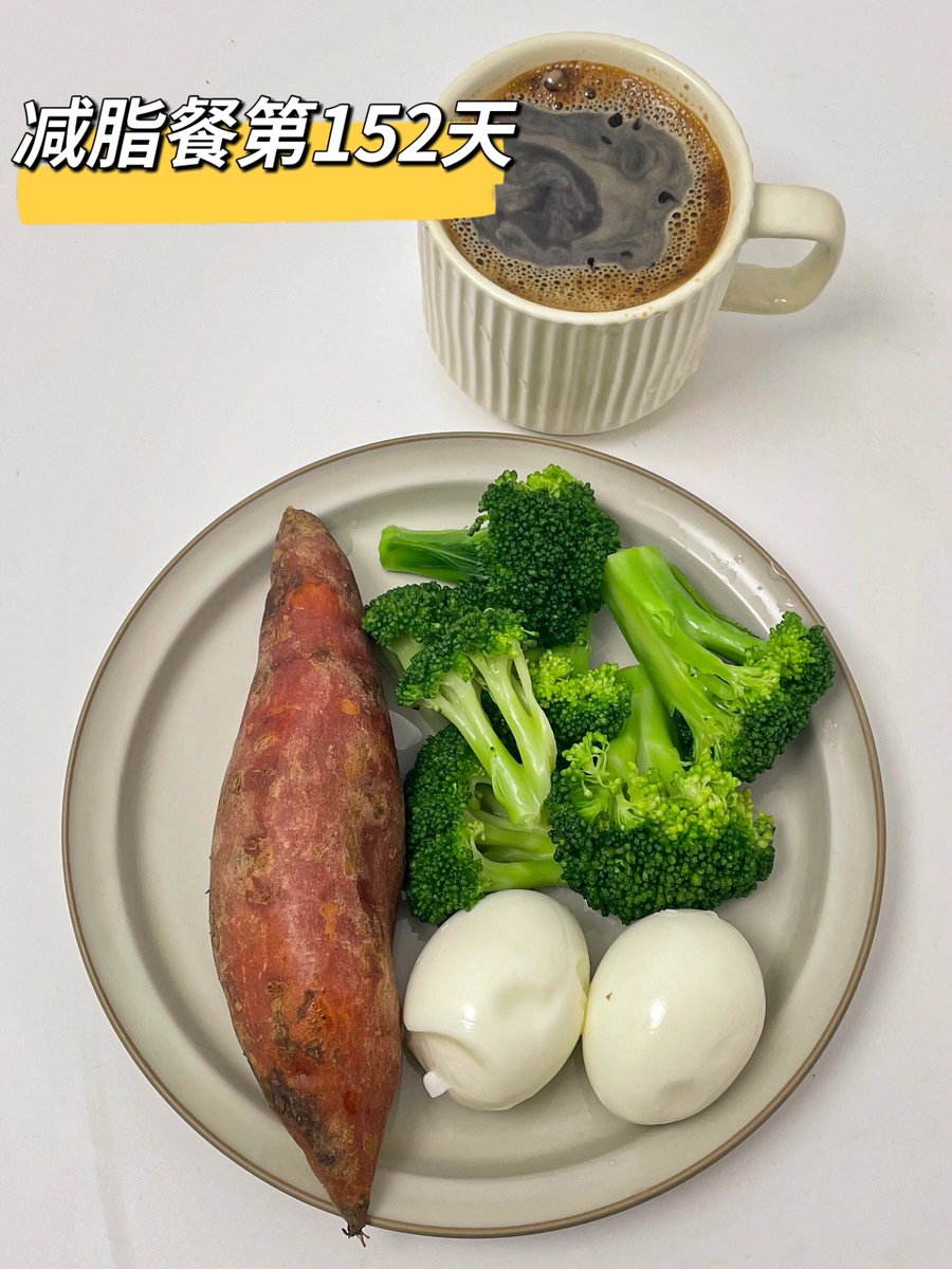 Emirhan53571373's tweet image. Fuel your fat loss without feeling deprived! This 300-calorie grilled chicken salad packs protein (18g), fiber (10g), and vibrant veggies—perfect for a satisfying, energy-boosting meal. Swap croutons for avocado for healthy fats! #FatLossMeals #HealthyEating #FitFood