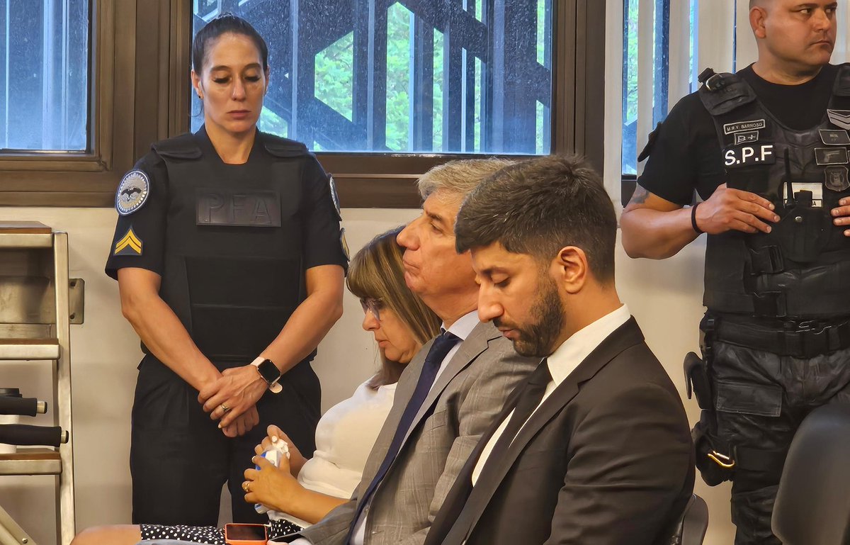 El CONICET suspendió la beca a Nahuel Bento, “en resguardo del interés público y a fin de
prevenir eventuales perjuicios al erario y preservar la integridad ética y funcional de la institución, hasta
tanto adquiera firmeza la resolución judicial correspondiente”.