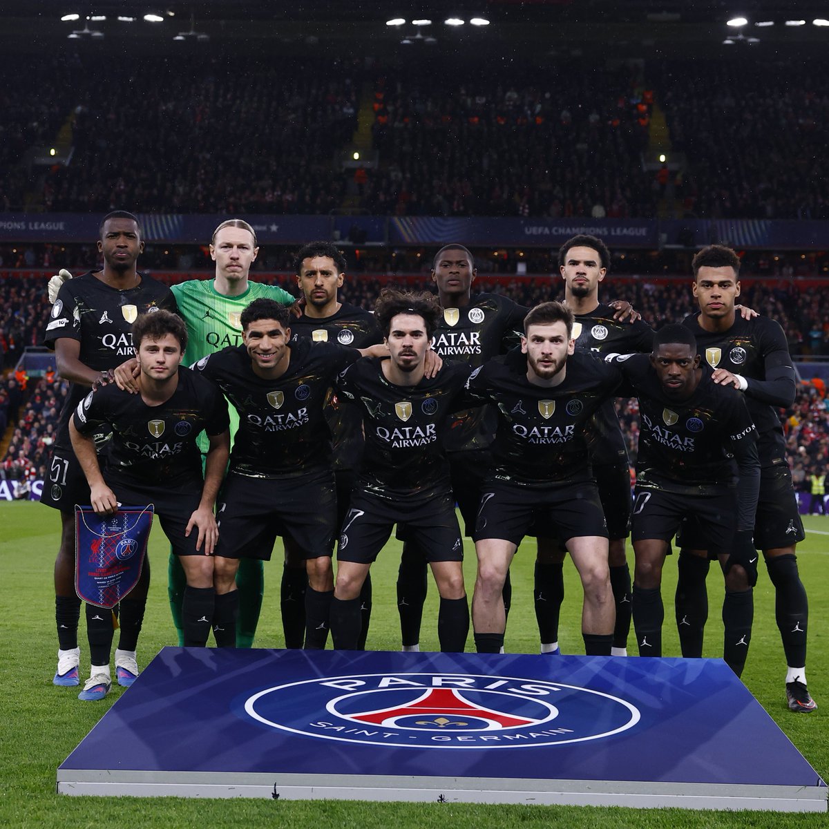PSG_espanol's tweet photo. 𝐀𝐋𝐋𝐄𝐙 𝐏𝐀𝐑𝐈𝐒 👊 https://t.co/aXsyeUCoaG
