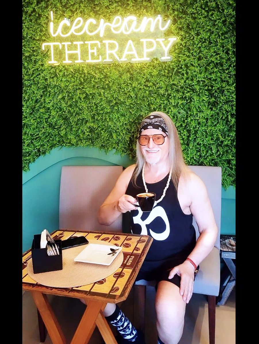 Celebrando a segunda bebida mais consumida no Brasil, para mim talvez seja a primeira 😉
#DiaMundialDoCafé🌱☕ 
#GreenNewDeal♻
#FaceTheClimateEmergency🔥⛈️🌞 
#BrasilSoberano🇧🇷❗️
#DefendTheDefenders✊🏿✊🏾✊🏽✊🏼✊🏻🏹🎓⚧🇧🇷🏳️‍🌈🏳‍⚧🏳‍⚖️