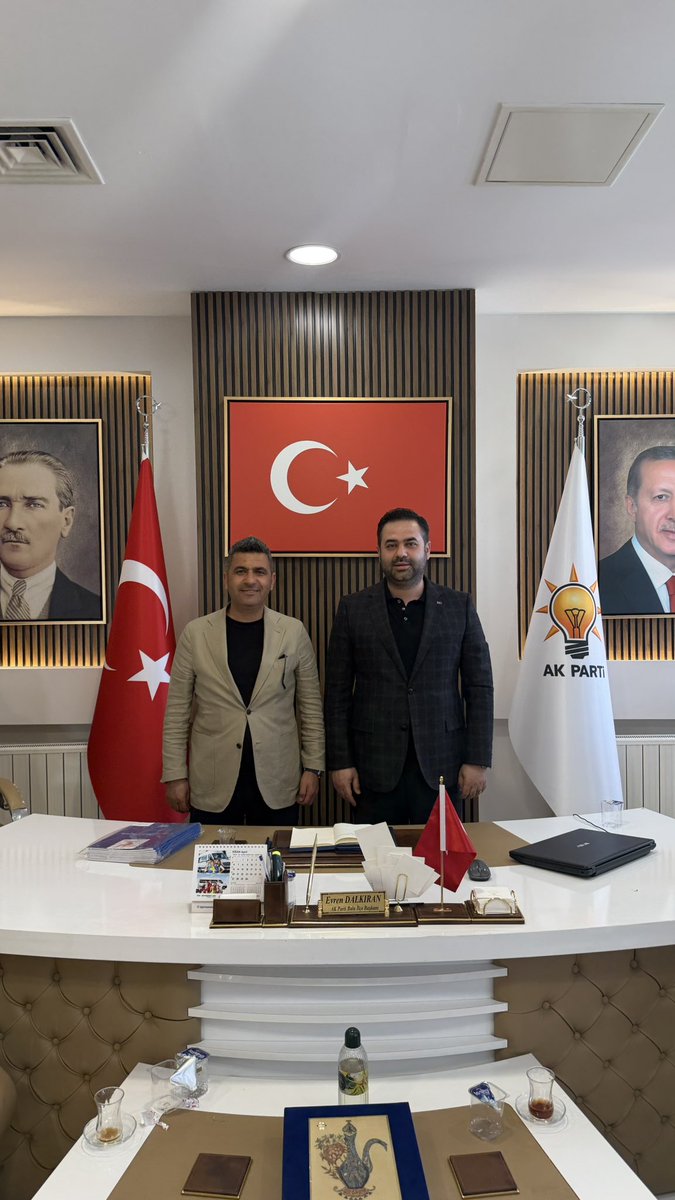 İlçe Başkanımız Sn. Evren Dalkıran’a,İlçe başkanlığımıza hayırlı olsun ziyaretinde bulunan önceki dönem İlçe Yönetim Kurulu Üyemiz Sn. Celal Gürbüz’e nazik ziyaretleri için teşekkür ederiz.
<a href="/hakanhanozcan/">Hakan Han ÖZCAN 🇹🇷</a> 
<a href="/Evrendlkrn/">Evren DALKIRAN 🇹🇷</a> 
<a href="/buranahmet11/">Ahmet Buran</a> 
<a href="/AkpartiAnkara/">AK Parti Ankara</a>