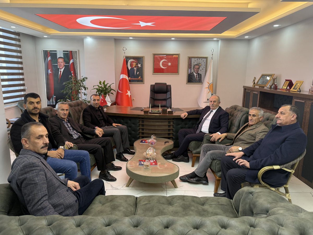 Silehi aşireti kanaat önderi SN <a href="/reisfatihkeskin/">Fatih keskin</a> bu gün ilçe başkanımız Sn <a href="/BurhanYASAR30/">Burhan YAŞAR</a> makamında ziyaret edip Hasbihal oldular. Nazik ziyaretleri bizleri onure etti. <a href="/RTErdogan/">Recep Tayyip Erdoğan</a> <a href="/abuyukgumus/">Ahmet Büyükgümüş</a> <a href="/MustafaAlkayis/">Av. Mustafa Alkayış</a> <a href="/acarfaruka/">Faruk Acar</a> <a href="/byildiz63/">Bahattin Yıldız 🇹🇷</a> <a href="/KayaZeydin/">Av. Zeydin KAYA</a> <a href="/Hakem077Ya/">Yakup Aktaş</a> <a href="/OrhanAziz44640/">Aziz Orhan</a>