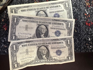 PeterLBrandt's tweet image. Tales from the crypt
Does anybody else have any of these?
U.S. Dollars exchangeable for Silver (note top of bills - Silver Certificates) $USD $SI_V #SILVER