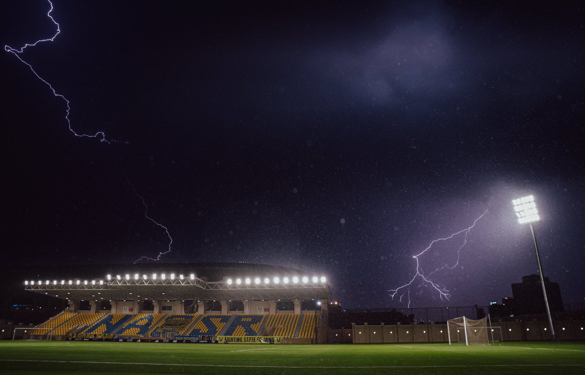 𝙃𝙊𝙎𝙏 tweet media