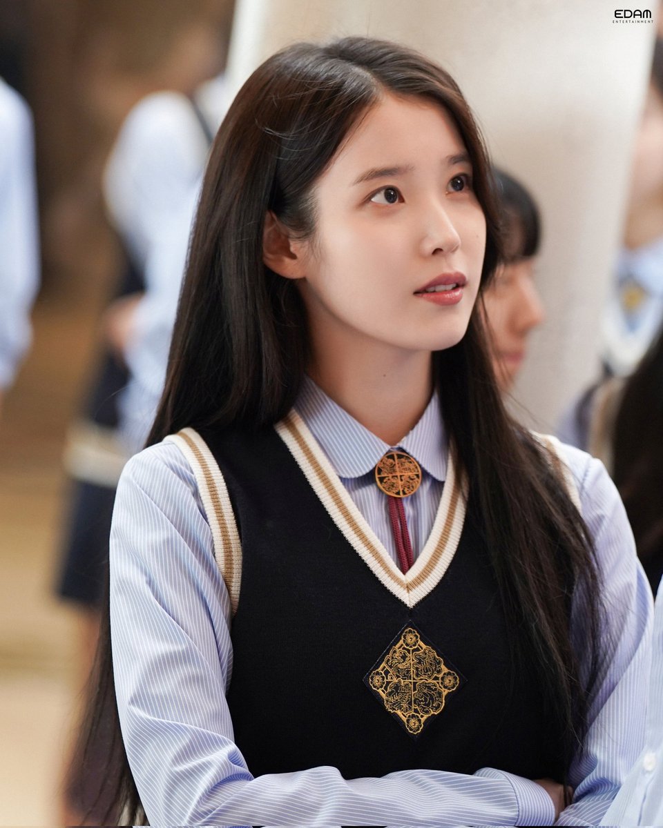 IU's box of chocolate 🍫 tweet media