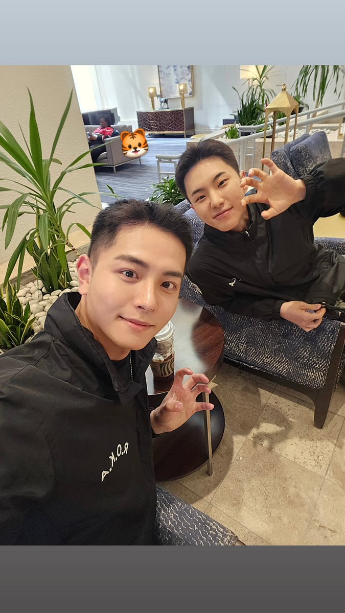 minwook IG Story
instagram.com/melody_dw
#이동욱 #이민욱 #leedongwook #leeminwook #호시 #hoshi #세븐틴 #SEVENTEEN