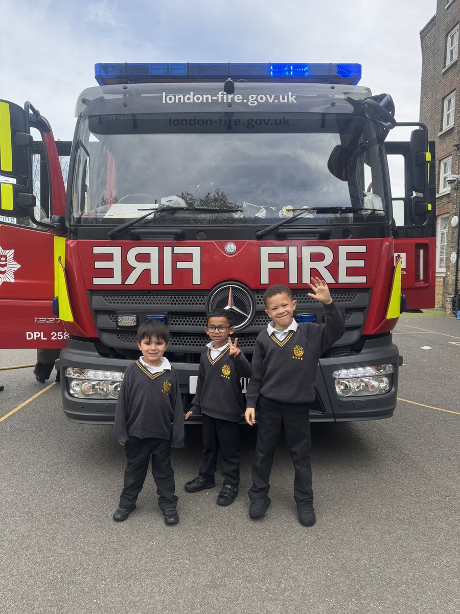 ArkGlobeAcademy's tweet image. 🚒🔥Our Reception class had an amazing time with the #LFB crew, learning all about fire safety and even having a go with the hose! Looks like we have some future firefighters in the making!💧👩‍🚒  #FireSafety #EarlyYears #GrowthMindset @LondonFire @ArkSchools @MattJones_Globe