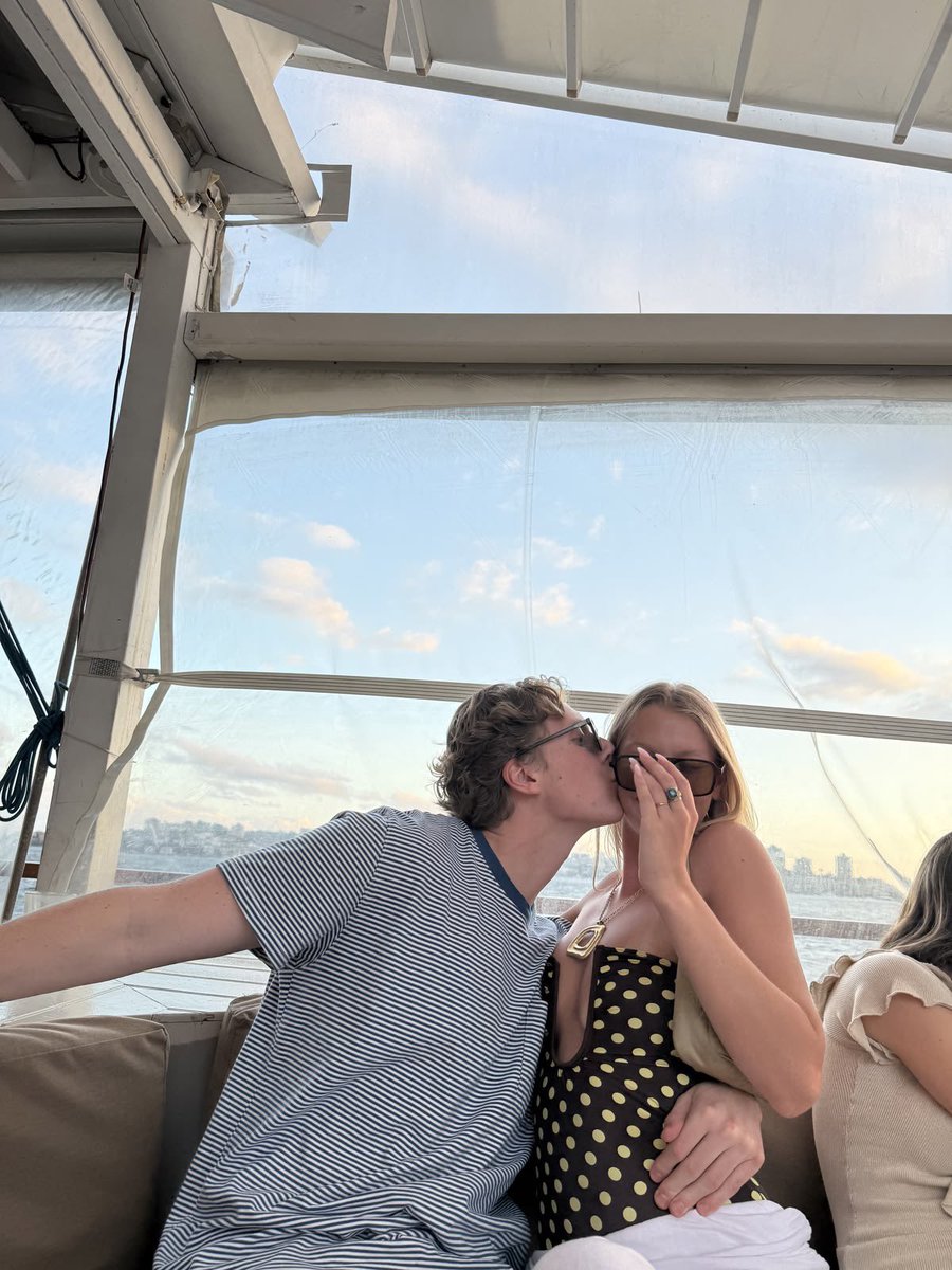 ᵇᵉˡˡᵃ tweet media