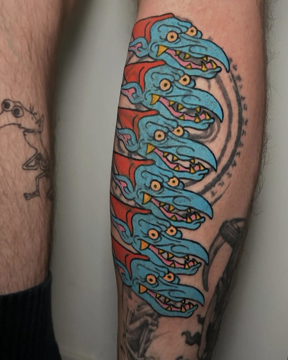 clngChoquei's tweet photo. 🚨GOBLIN AZUL: Nova tatuagem que o Calango fez ontem com o Theo Biajoni 🩵 https://t.co/zF5UpoahWV