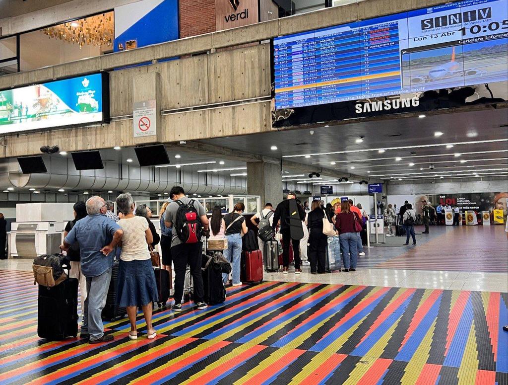 IAIM_VE's tweet photo. ¡Operatividad al máximo! 

En el Aeropuerto Internacional de Maiquetía trabajamos de manera articulada para garantizar vuelos seguros, atención de calidad y una experiencia eficiente para todos nuestros pasajeros. 

#Operatividad #Maiquetía https://t.co/TWC7awXAQY