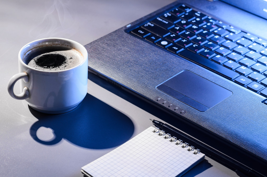 870a883ddde9446's tweet image. "Late night at the desk: coffee in hand, deadlines ahead, but team vibes keep me going. Who’s with me  #OvertimeLife #TeamWork"