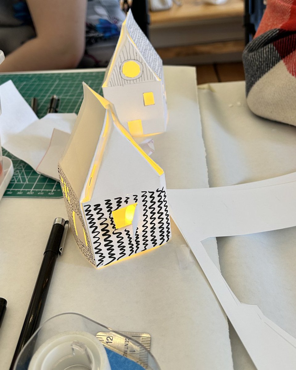 Edward Hopper House tweet media