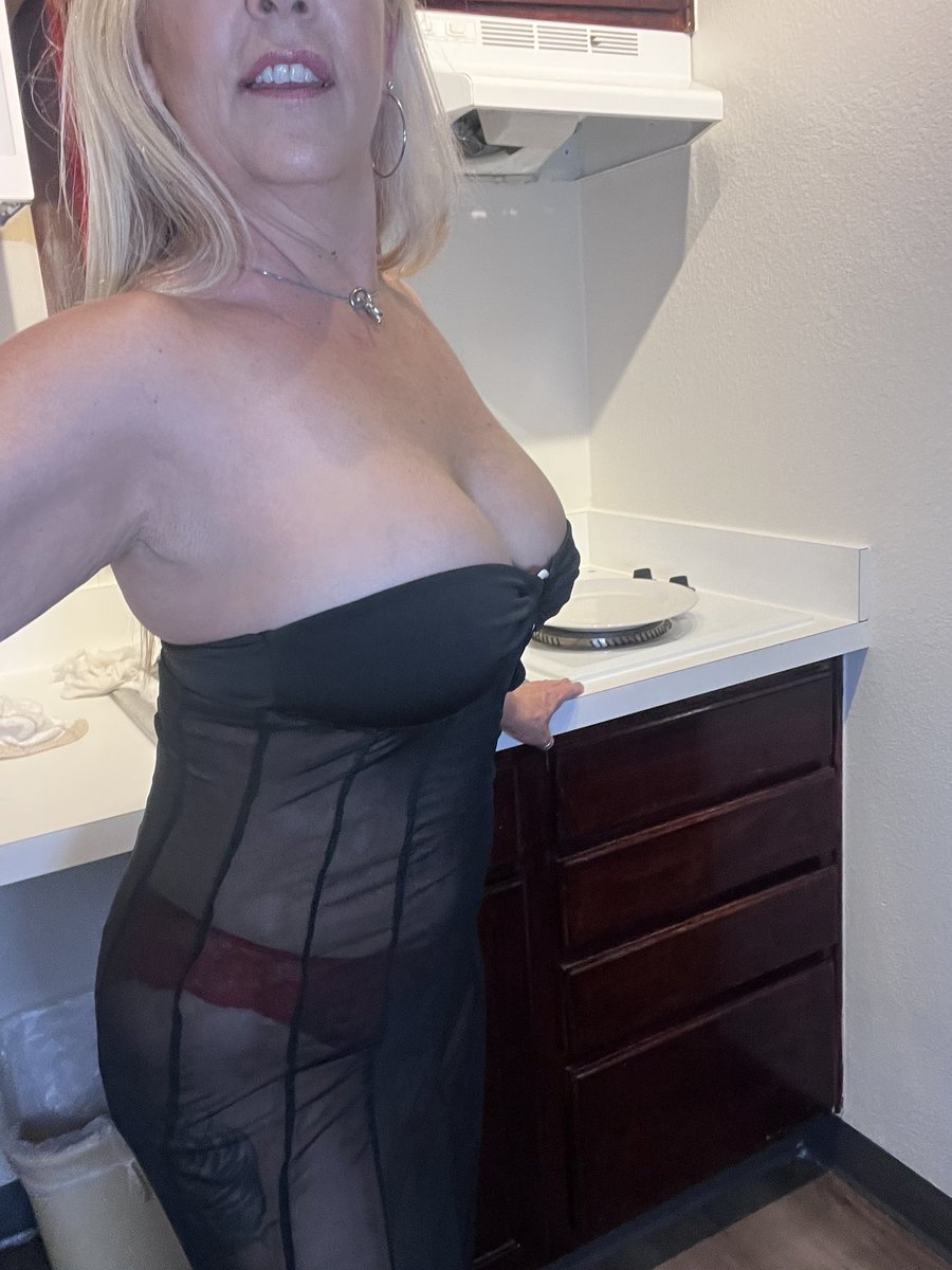 Curvy MILF Joclyn Stone tweet media