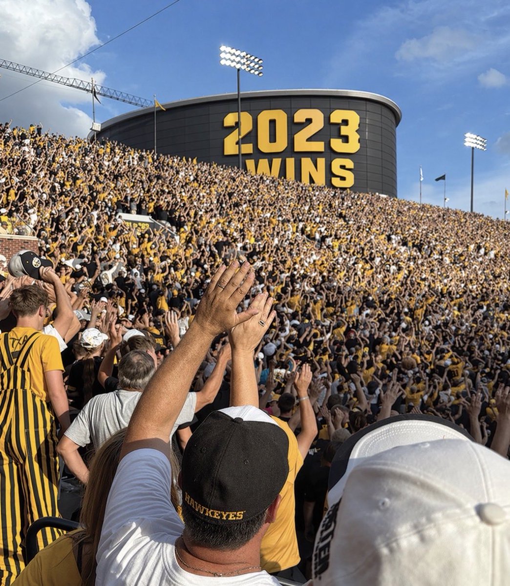 TherealDr_Craig's tweet image. We smoking on that Hawkeye pack @HawkeyeFootball Ig that makes it four in a row 🤣🤣🤣
2022, 2023, 2024, 2025 Cyhawk champs we own ur poverty ass 
#FTH #cheaters #BetterLuckNextYear
#CycloneState