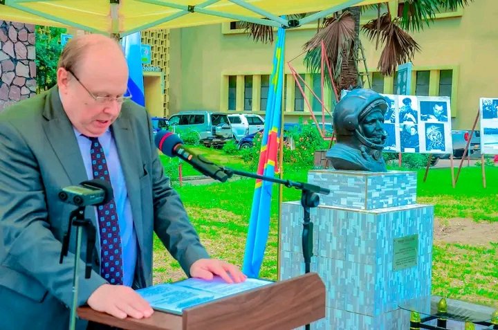 Infos_Unikin01's tweet photo. 🚀65 ans du vol de Youri Gagarine à l'UNIKIN 🇨🇩🇷🇺!

​L’Université de Kinshasa a célébré ce 13 avril l'exploit du premier homme dans l’espace. Un événement entre science et diplomatie pour renforcer la coopération académique entre la Russie et la RDC.
#Unikin #InfosUnikin https://t.co/uhYq0WkjRj