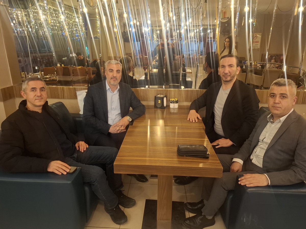 İlimizde faaliyet gösteren eğitim sendikalarının şube başkanları, Şanlıurfa Siverek’te yaşanan menfur saldırı sonrası bir araya gelerek ortak eylem kararı almıştır.
Eğitim camiası olarak; ideolojileri ve sendikal farklılıkları bir kenara bırakıp, sadece ay yıldızlı bayrağımızın