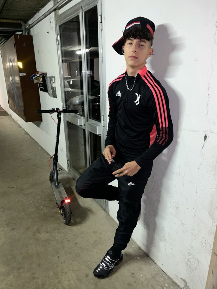 Straight Archives tweet media