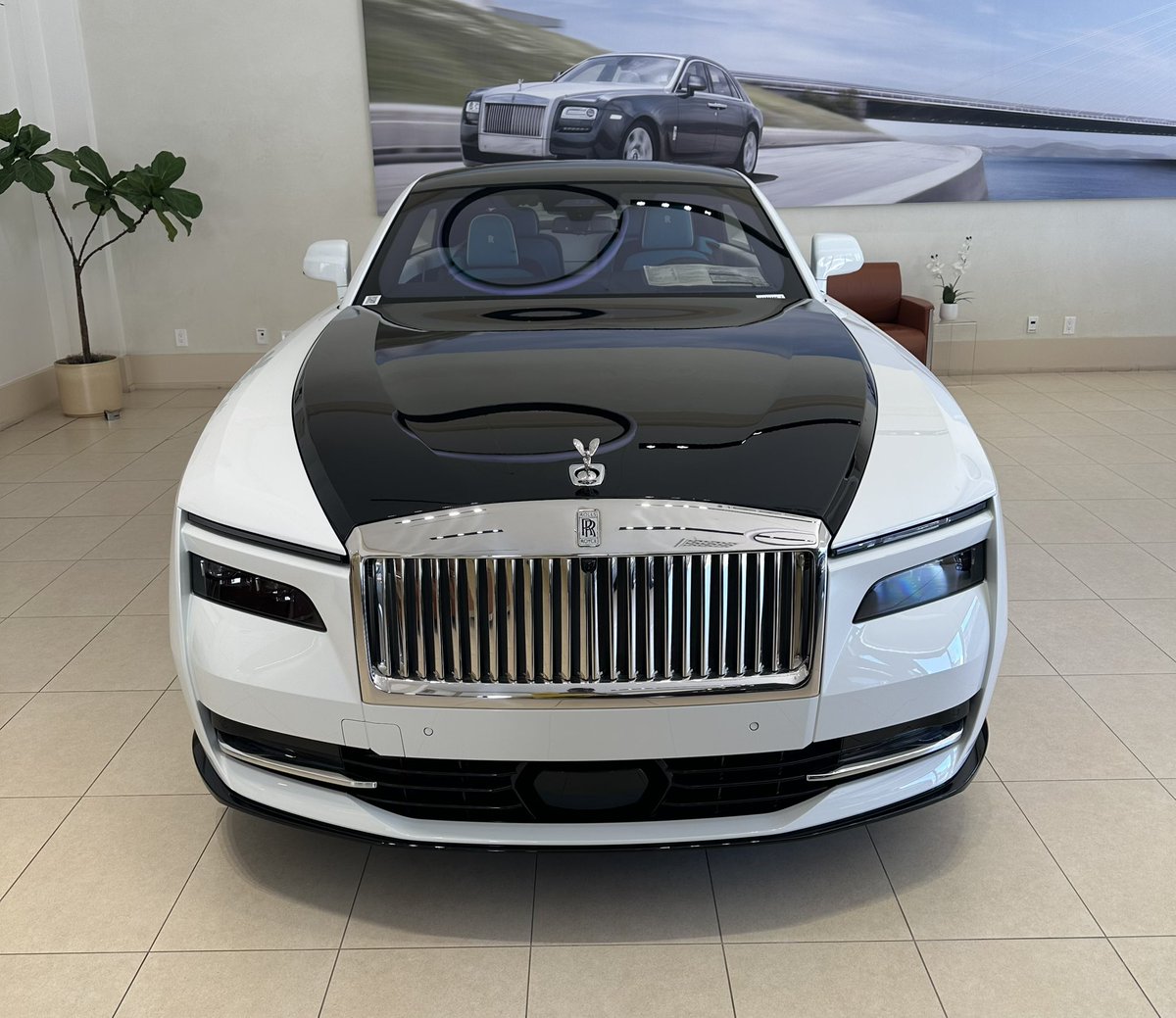 Comm_RE_LA's tweet photo. #RollsRoyce #Ghost #DropHead BO$$ Whip https://t.co/vq3LnJ2N9j