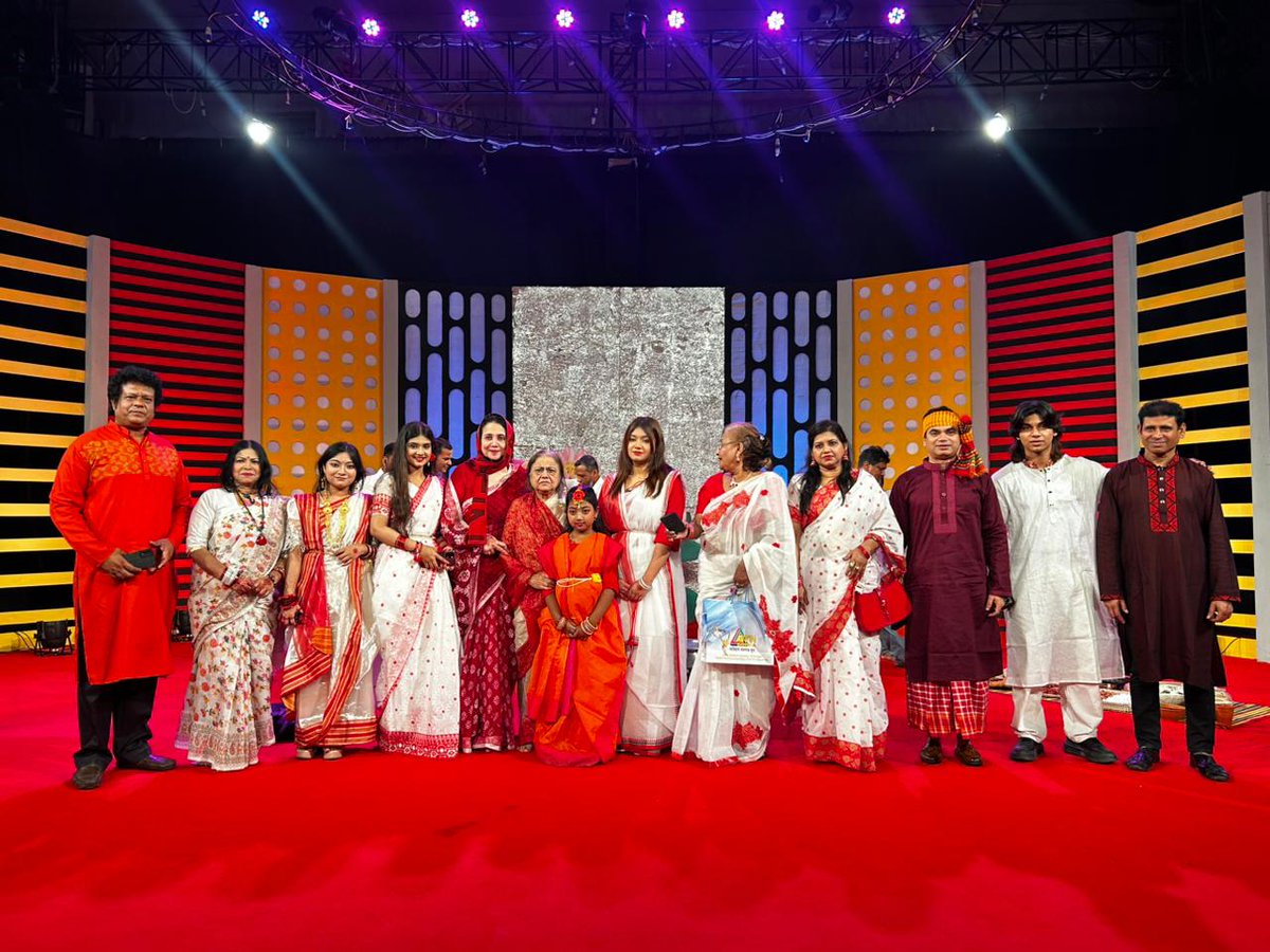 magiceventbd's tweet photo. 🌹শুভ নববর্ষ ১৪৩৩!
🕹️নতুন বছর সবার জন্য বয়ে আনুক সুখ, শান্তি, সফলতা ও সমৃদ্ধি,🇧🇩জীবন ভরে উঠুক আনন্দ ও ভালোবাসায়-
📺এটিএন বাংলার বৈশাখের বিশেষ আয়োজনে “শাপলা শালুক” অনুষ্ঠানের কিছু স্মরণীয় মুহূর্ত---
#PohelaBoishakh1433 #ShaplaShaluk #ATNBangla #TVChannel #OmarSharif #Dhaka #BD https://t.co/qgcXGUHeej